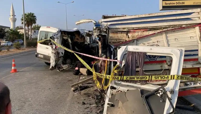 Mersin Tatil Yolunda Feci Kaza: İki Can, On Yaralı