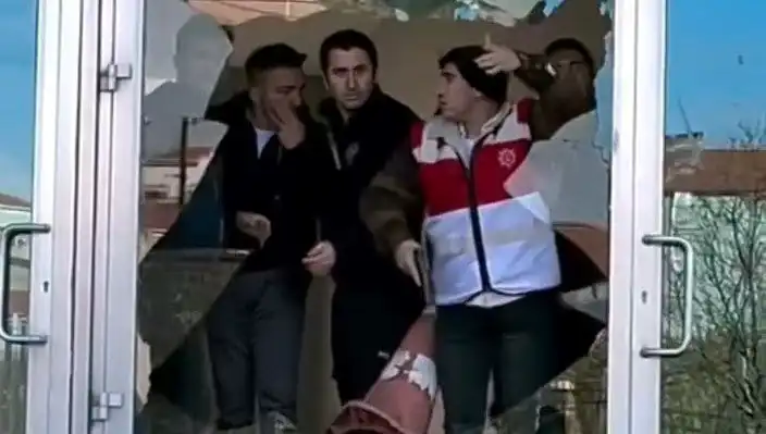 Maçta Gergin Anlar: Taraftarlar Arasında Çıkan Kavga Stadyumu Karıştırdı