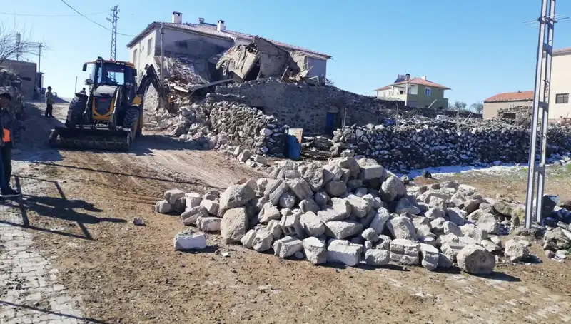 Kayseri'de Ahır Çöktü: 37 Hayvanın Hayatına Mal Oldu