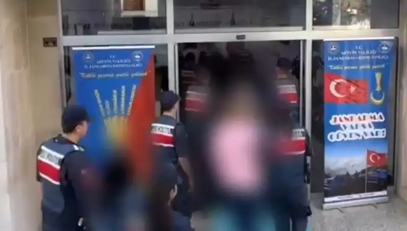 Türkiye Genelinde FETÖ Operasyonu: 30 İlde 65 Kişi Tutuklandı