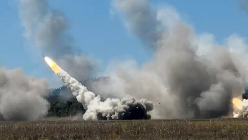 Avustralya'nın Tarihindeki İlk HIMARS Atışı: Askeri Tatbikatın Ayrıntıları