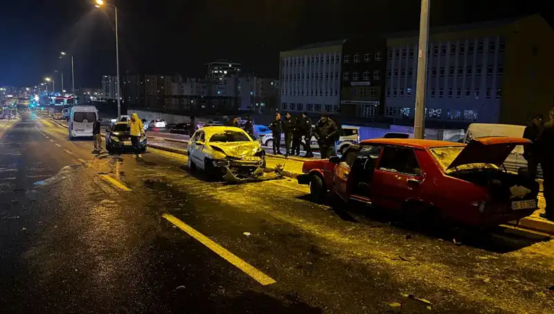 Kayseri’de Korkunç Kaza: 11 Araç Birbirine Girdi, Yaralılar Var!